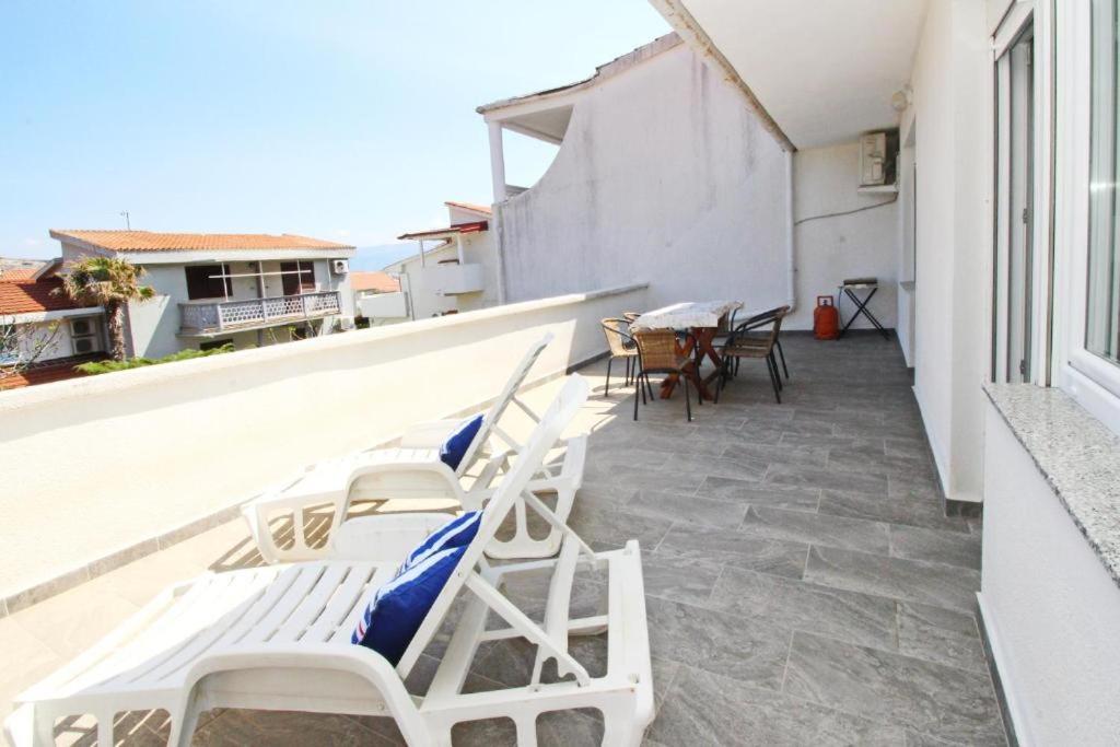 Rose 3 Apartment Baska  Bagian luar foto